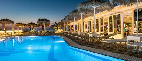 Outdoor pool, pool umbrellas, sun loungers