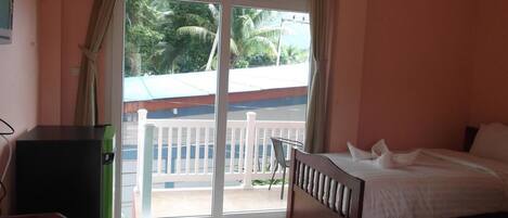 A/C Twin Room -Shared Bath | Truy cập Internet không dây miễn phí