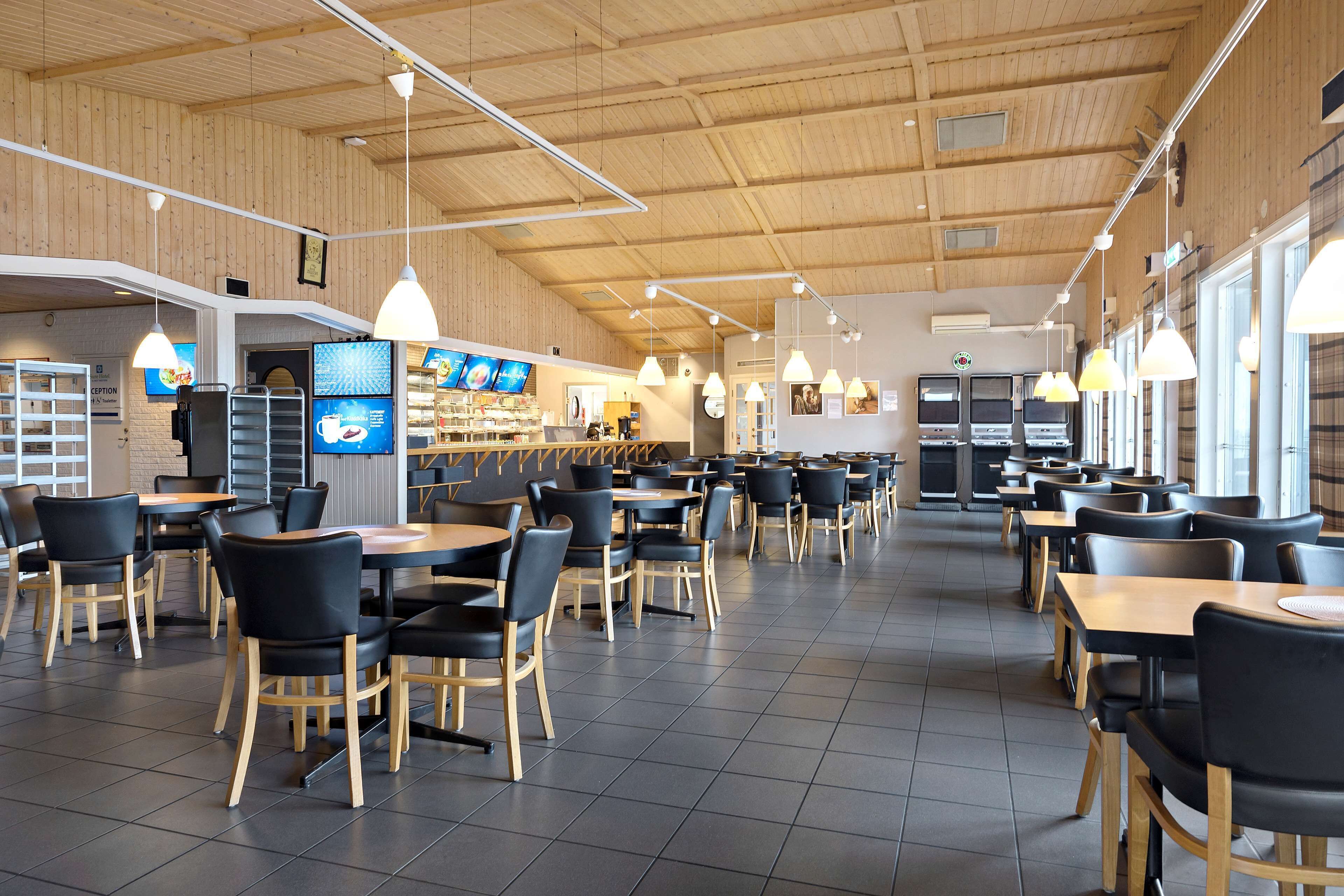 breakfast, lunch served; local cuisine, al fresco dining