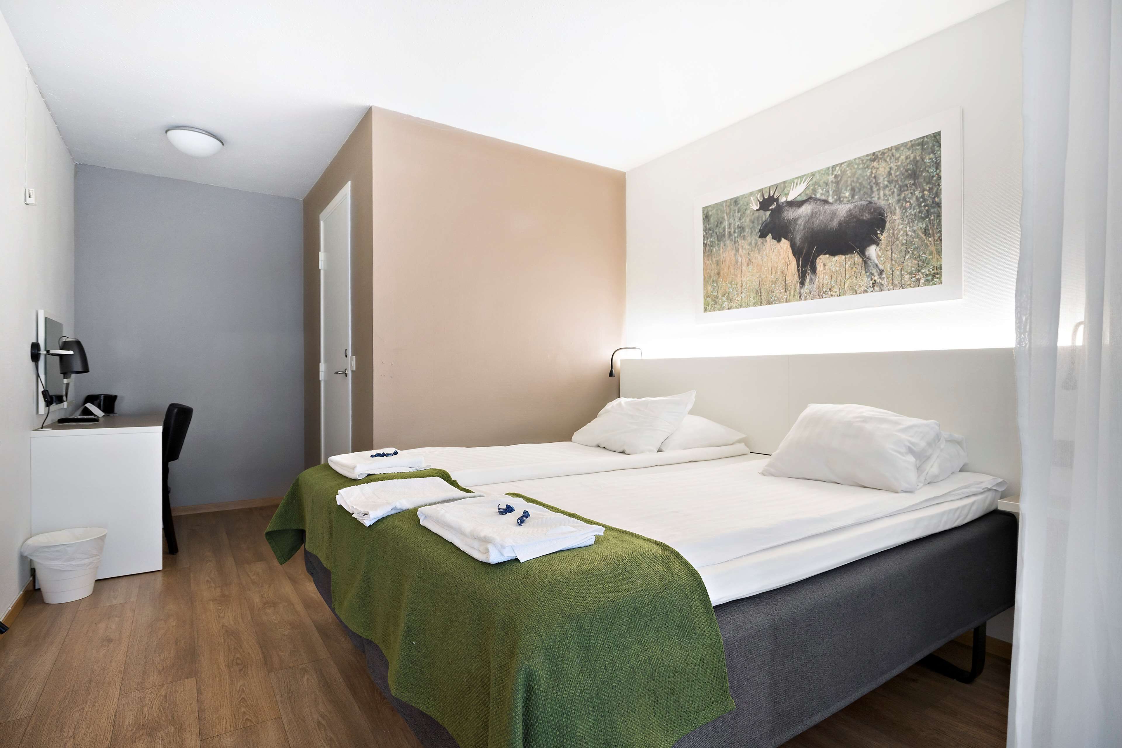 free wifi, bed sheets