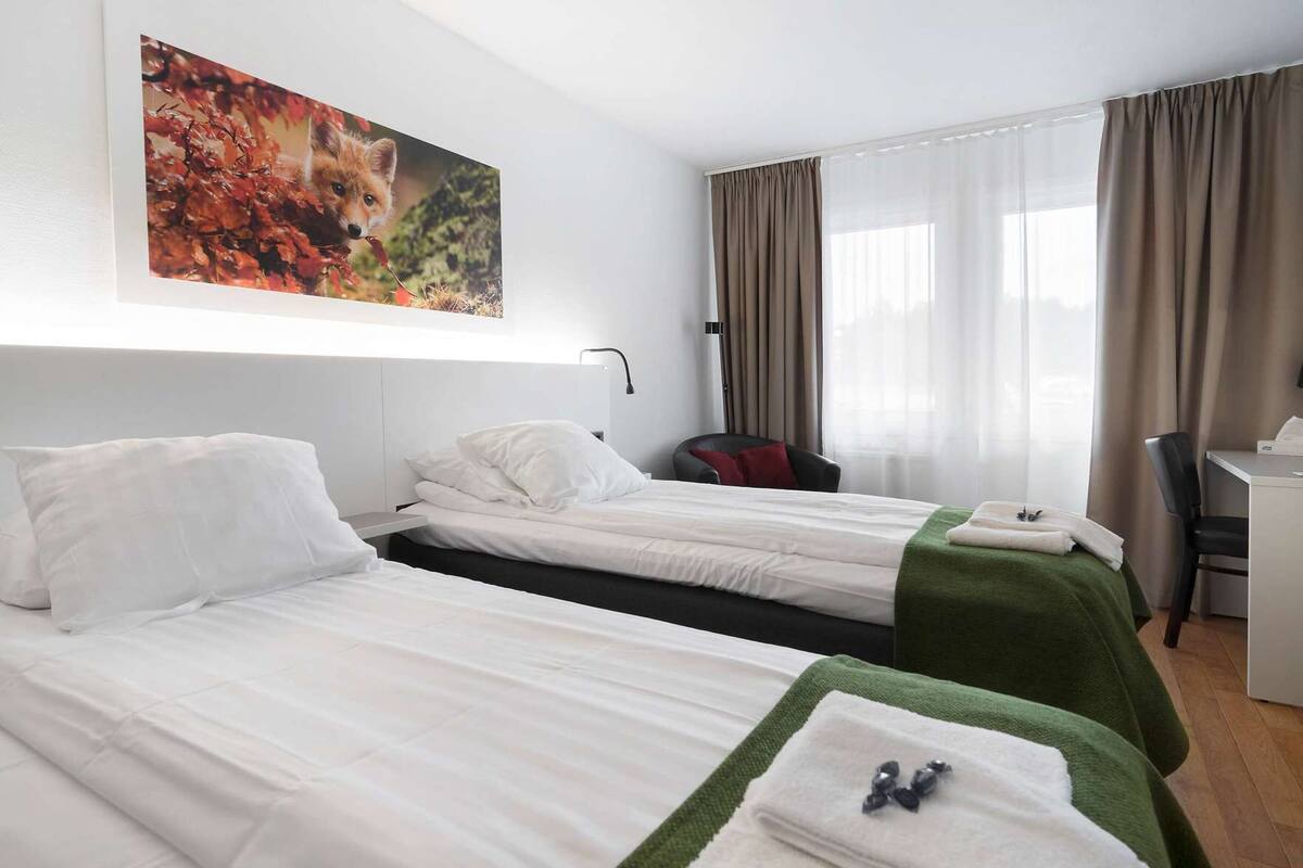 WiFi (free), bed sheets