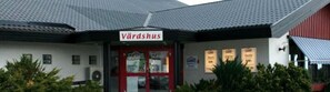 A building with a sign reading "Värdshus" at the entrance. - Sure Hotel by Best Western Lagan (Lagan)