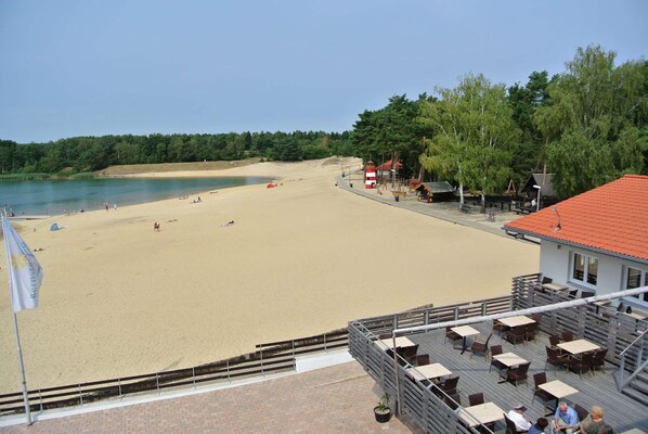 Plage, sable blanc, ski nautique, beach-volley