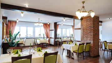 Tägliches Frühstücksbuffet gegen Gebühr