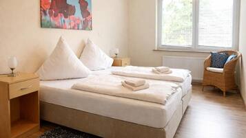 Standard-Doppelzimmer | Allergikerbettwaren, individuell eingerichtet, Schreibtisch