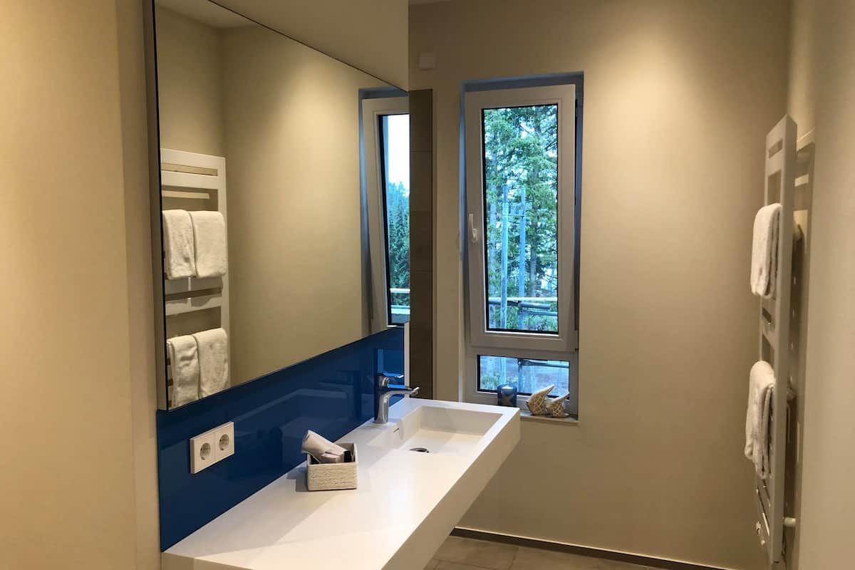 family suite, balcony | bathroom | free toiletries, hair dryer, towels