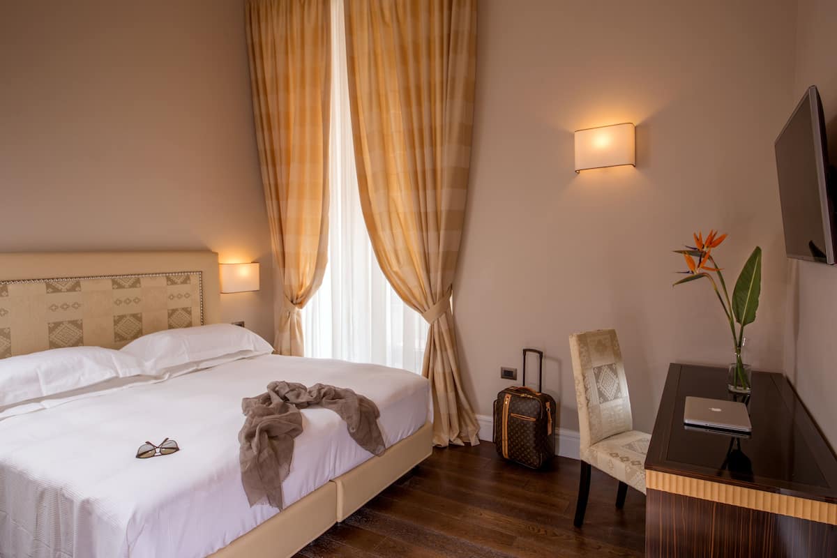 2 bedrooms, free minibar items, in-room safe, blackout curtains