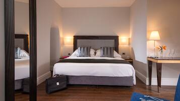 Superior kamer, 1 twee- of 2 eenpersoonsbedden | 2 slaapkamers, een minibar met enkele gratis items