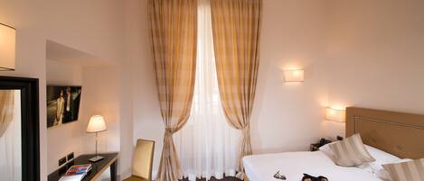 Standard-Doppel- oder -Zweibettzimmer | 2 Schlafzimmer, Minibar (mit einigen kostenlosen Artikeln), Zimmersafe