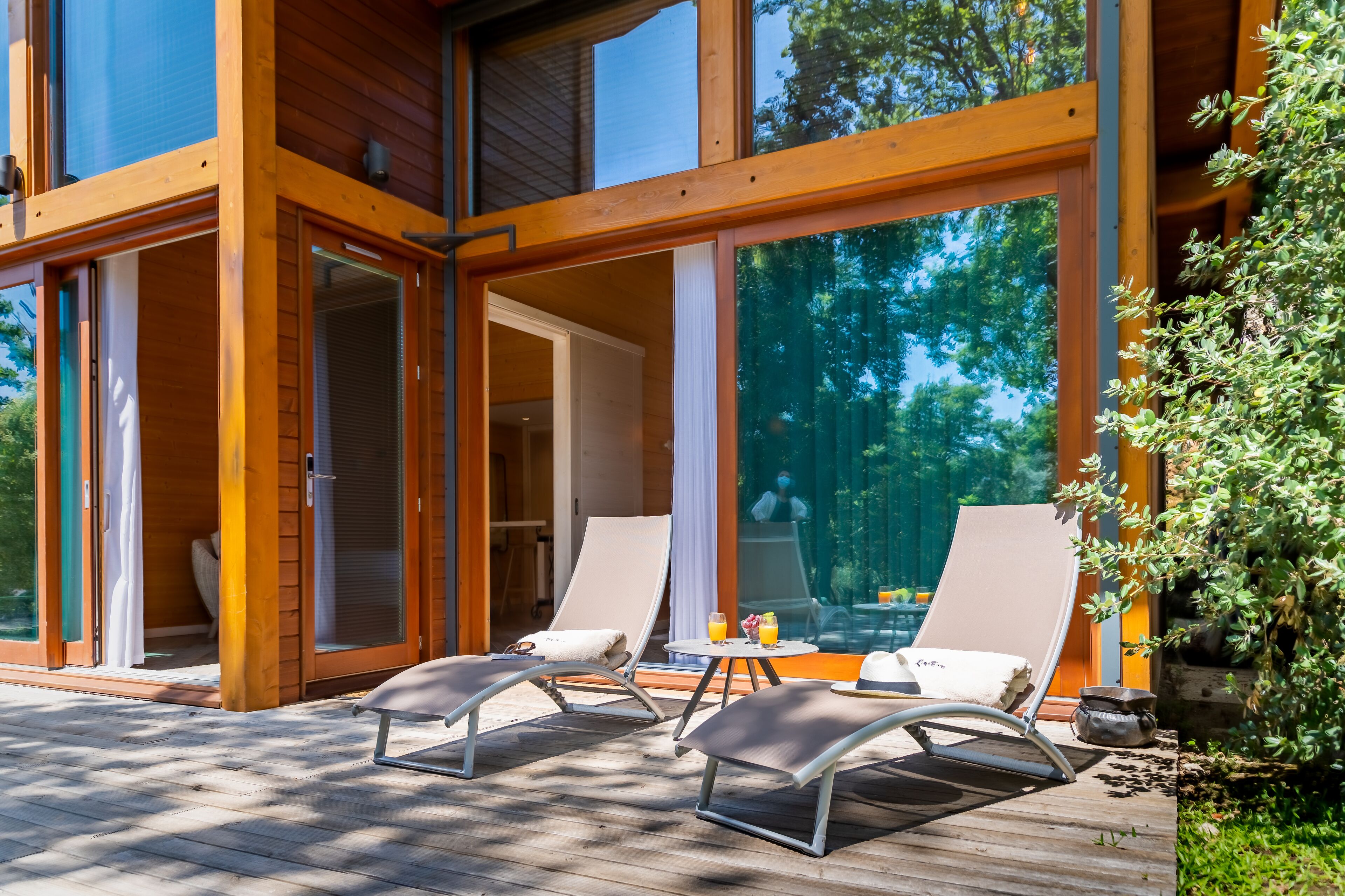 Standaard bungalow (Spa Access) | Een minibar, een kluis op de kamer, individueel gemeubileerd, een bureau