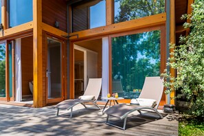 Standard-Bungalow (Spa Access) | Minibar, Zimmersafe, individuell eingerichtet, Schreibtisch