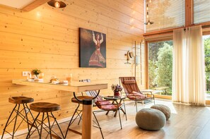 Standard-Bungalow (Spa Access) | Minibar, Zimmersafe, individuell eingerichtet, Schreibtisch