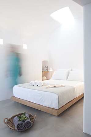 Villa, 2 Bedrooms | 2 bedrooms, Frette Italian sheets, premium bedding, pillowtop beds - Anemolia Villa (Santorini)
