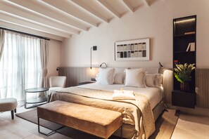 双人房 (Privilege) | 高档床上用品、迷你吧、客房内保险箱、遮光窗帘