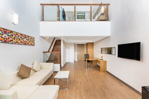 1 phòng ngủ, két bảo mật tại phòng, bàn, màn/rèm cản sáng 