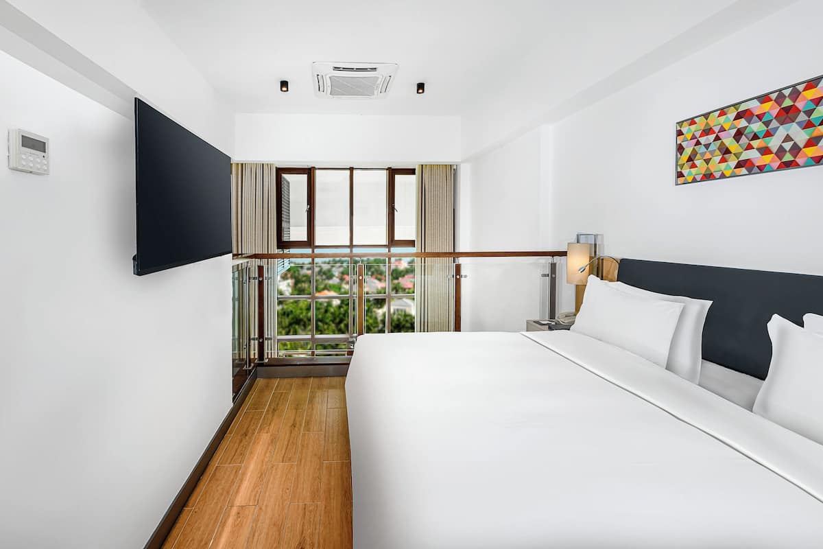 1 habitación, caja de seguridad en la habitación y escritorio