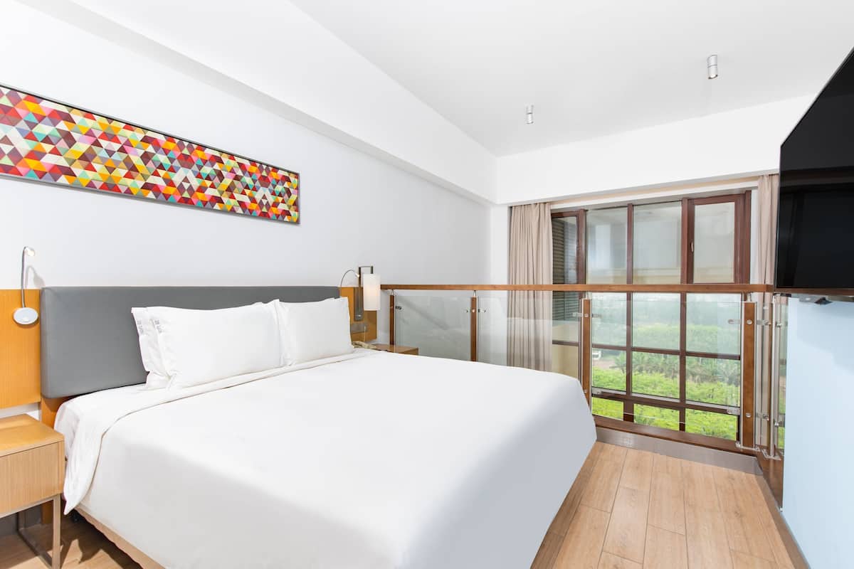 1 bedroom, in-room safe, desk, blackout curtains