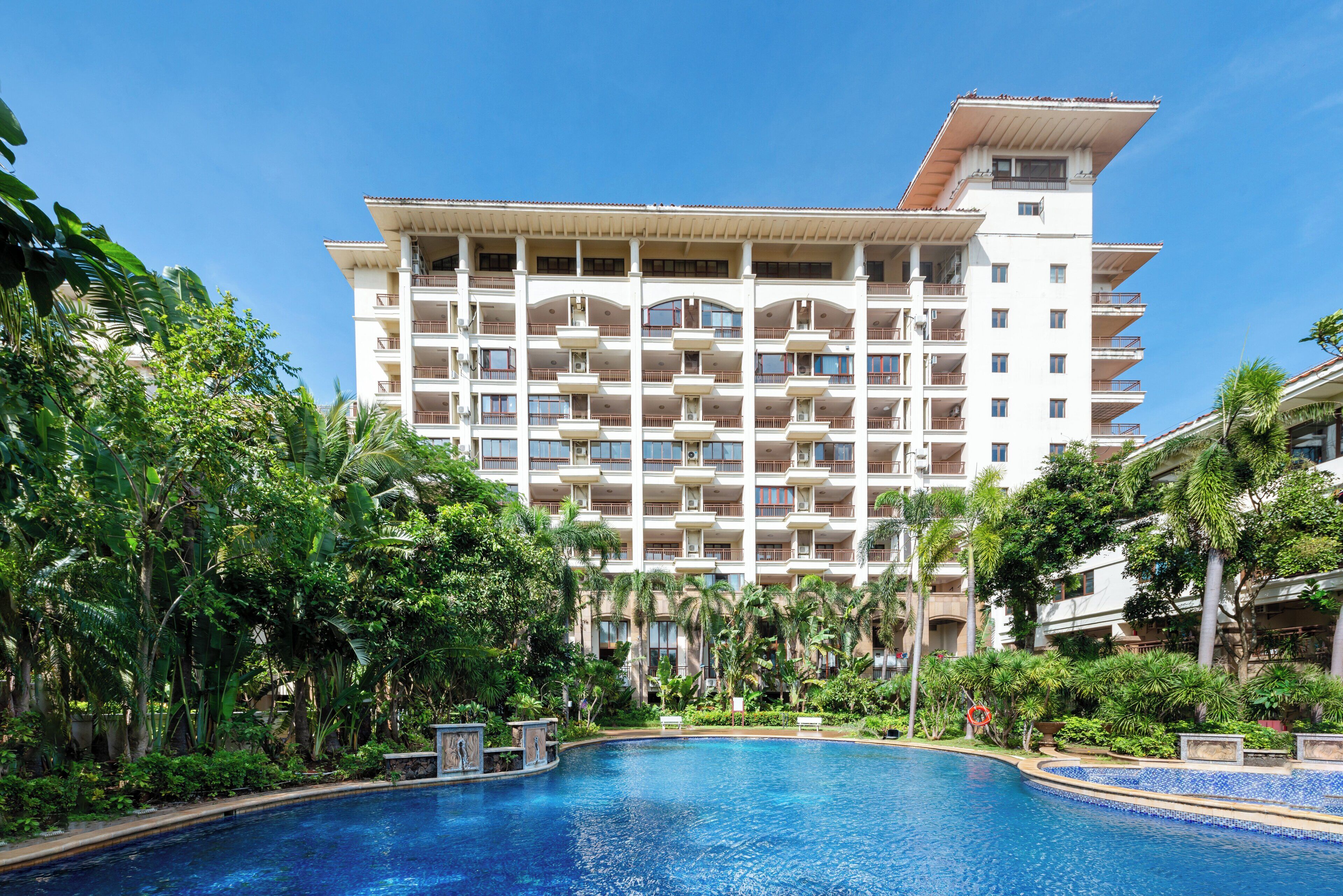 季节性开放的室外游泳池