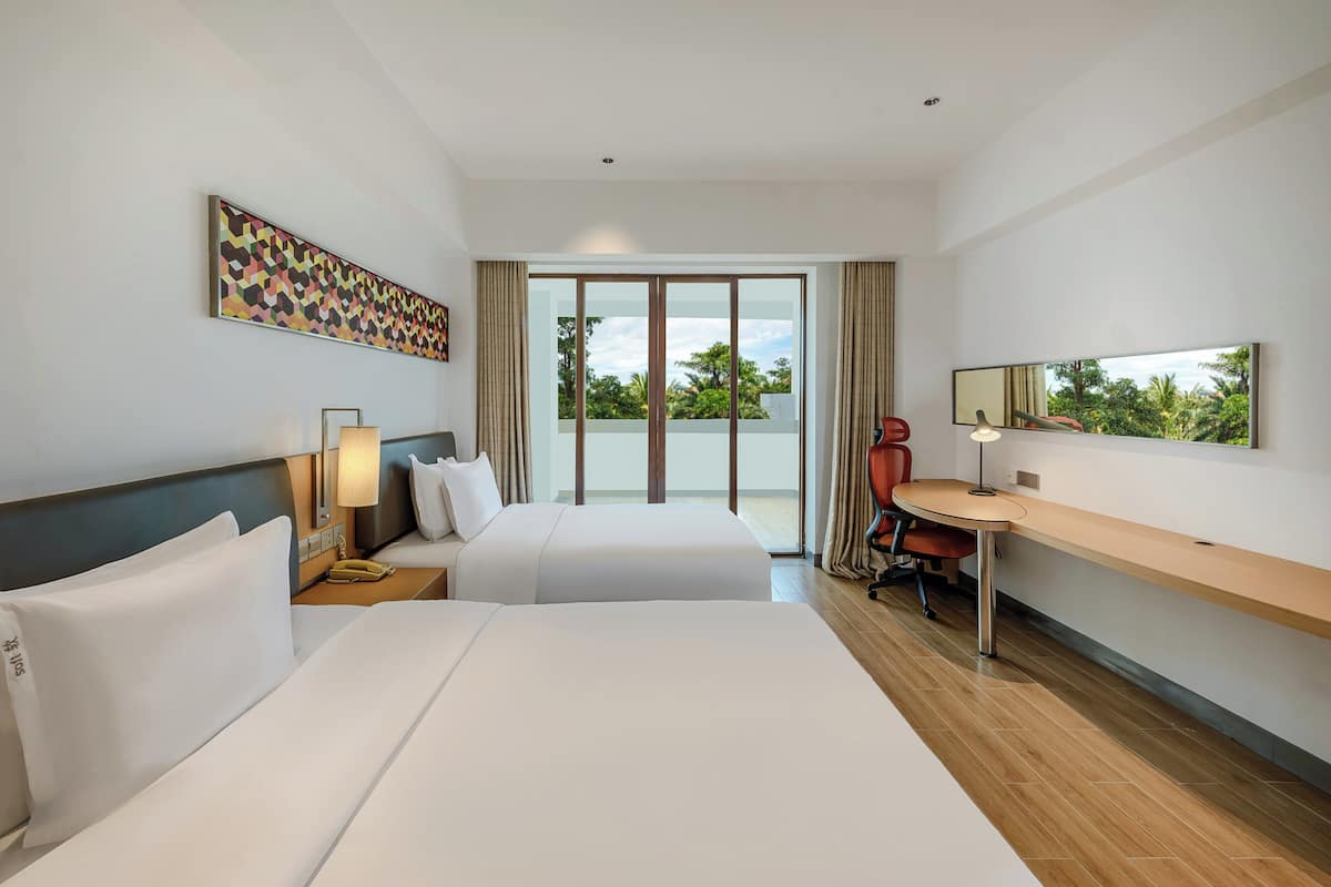 1 bedroom, in-room safe, desk, blackout curtains