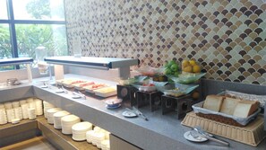 Ilmainen päivittäinen buffetaamiainen