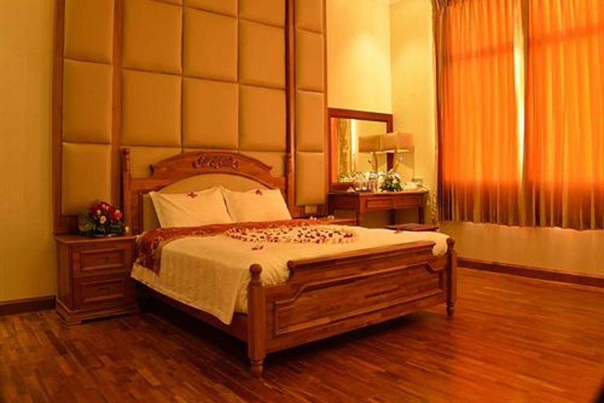 Suite | Minibar, desk, blackout curtains, iron/ironing board (on request)