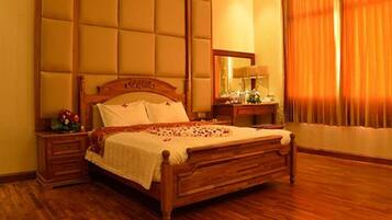 Suite | Minibar, desk, blackout curtains, iron/ironing board