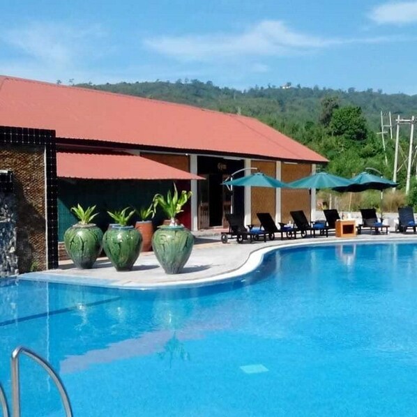 Outdoor pool - Great Wall Hotel Nay Pyi Taw (Oattara Thiri Township)
