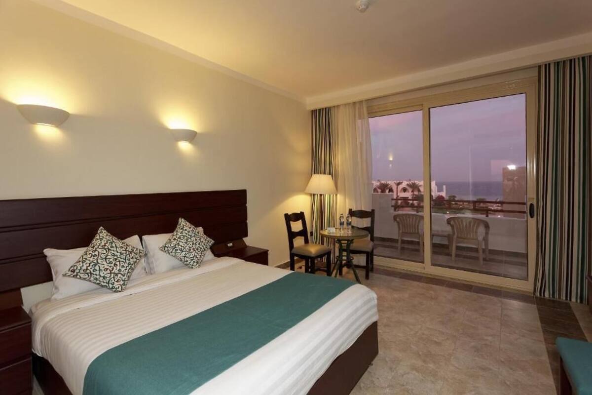 In-room safe, desk, blackout curtains, free WiFi