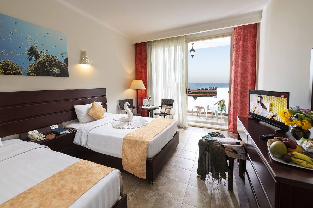 1 bedroom, in-room safe, desk, blackout curtains