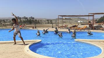 2 outdoor pools, pool loungers