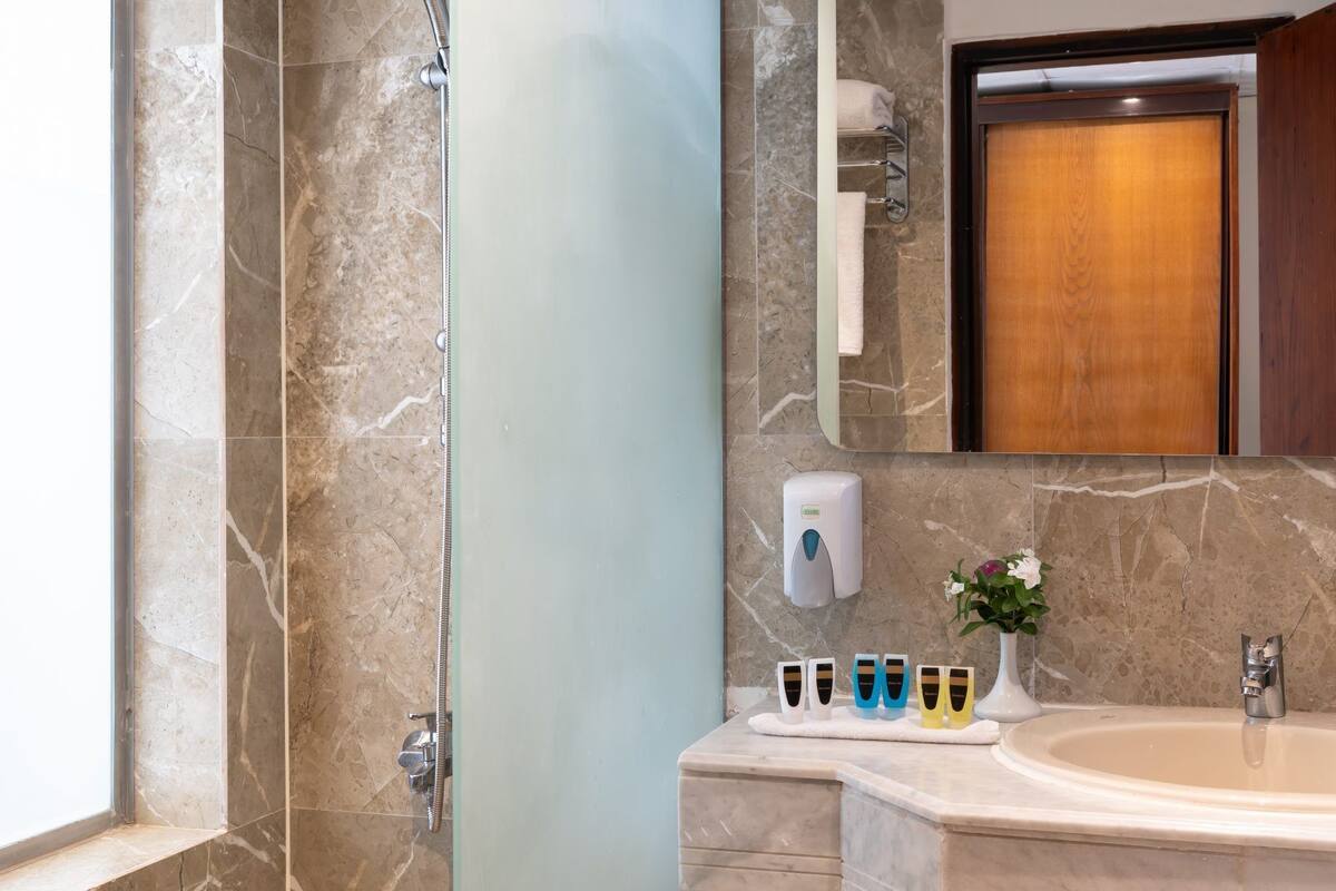 bathtub, free toiletries, hair dryer, towels