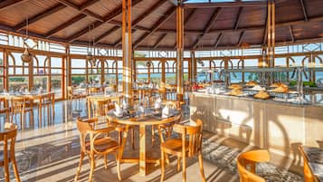 2 restaurants, breakfast served