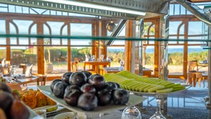 2 restaurants; breakfast, lunch and dinner served  - Three Corners Equinox Beach Resort (Marsa Alam)