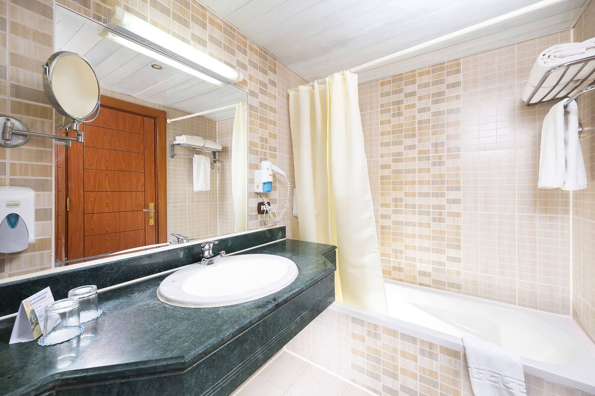 bathtub, free toiletries, hair dryer, towels