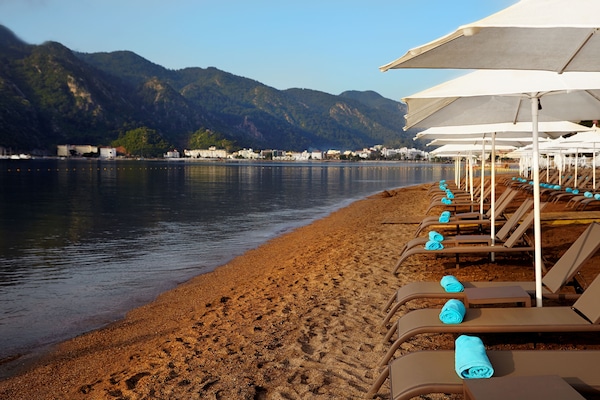 Private beach, sun loungers, beach umbrellas, beach towels