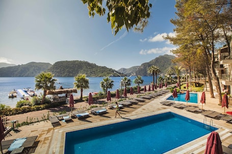 Piscina al aire libre. Orka Lotus Beach