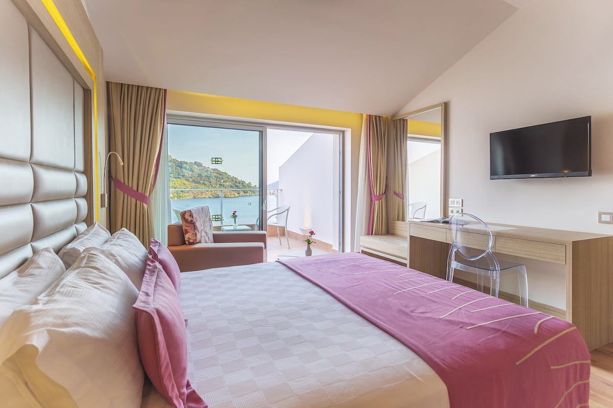 Chambre Standard Double ou avec lits jumeaux, vue mer | Literie de qualité supérieure, minibar, coffres-forts dans les chambres