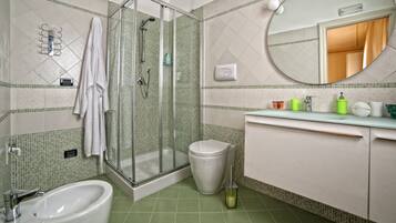 Shower, free toiletries, hair dryer, bidet