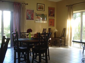 Buffet breakfast for a fee - Villa Georgina (Pyrgos)