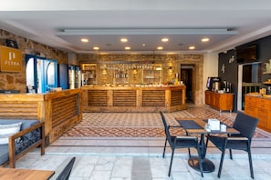 Frokost, lunsj og middag serveres, tyrkiske retter