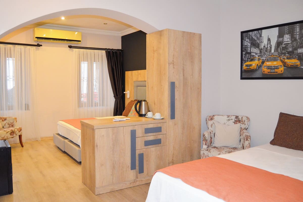 Family Room | 1 bedroom, minibar, in-room safe, desk