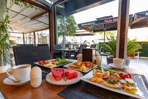 Breakfast, lunch, dinner served; Turkish cuisine 