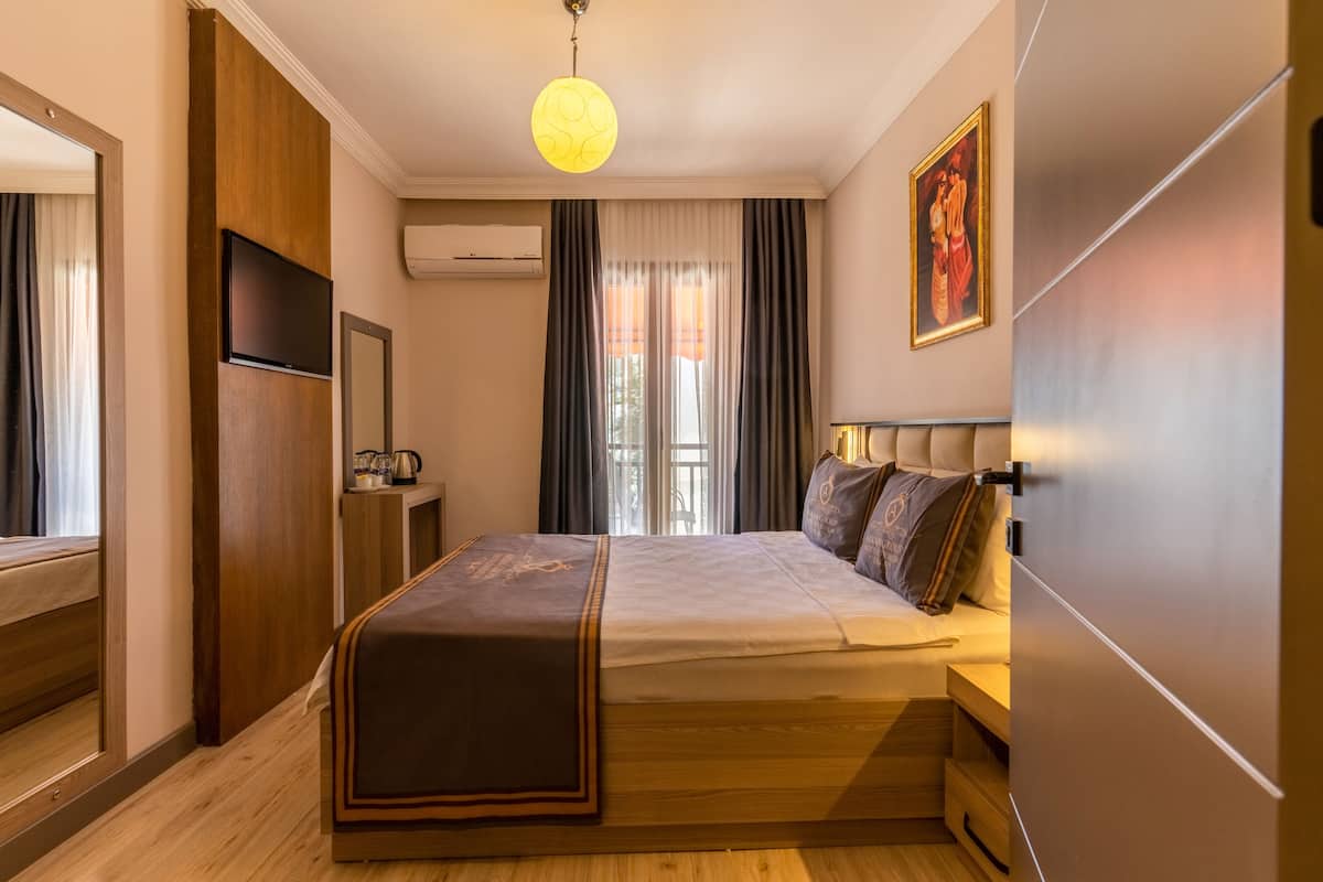 Rom – standard, balkong | Minibar, safe på rommet, skrivebord og lydisolert