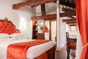 Junior Suite, Terrace | Minibar, in-room safe, desk, soundproofing - Hotel Ai Cavalieri di Venezia (Venice)