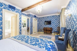 Habitación clásica con 1 cama doble o 2 individuales | Minibar, caja fuerte, escritorio y sistema de insonorización