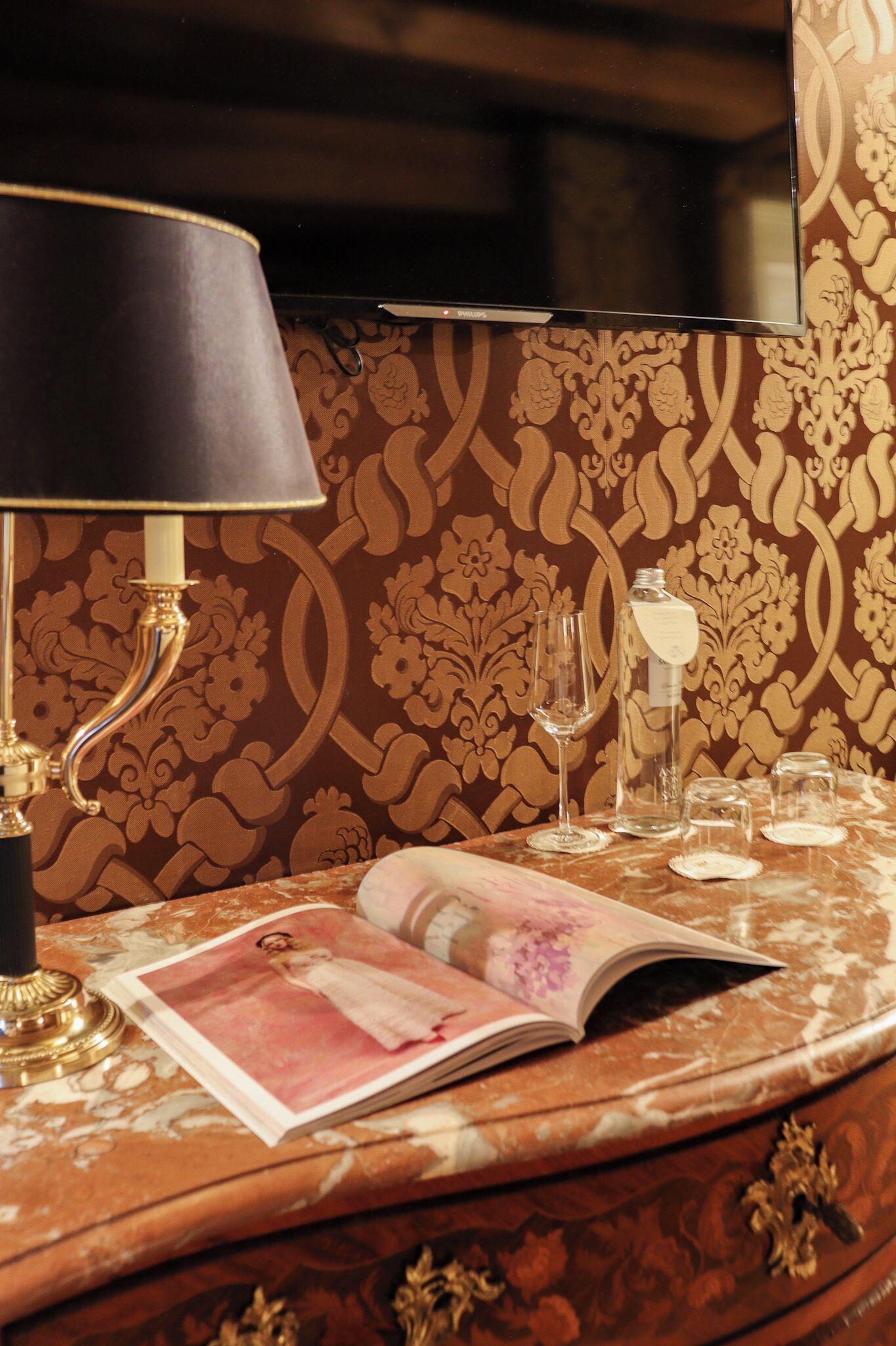 classic double or twin room | minibar, in-room safe, desk, soundproofing