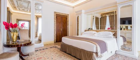 Minibar, coffres-forts dans les chambres, bureau, chambres insonorisées