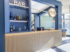 Bar (on property) - B&B Hotel München-Trudering (Munich)