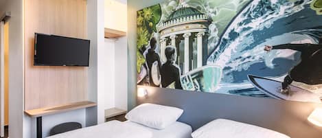 Ropa de cama de alta calidad, colchones con pillow-top y escritorio