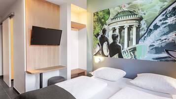 Double Room | Hypo-allergenic bedding available, desk, blackout drapes, soundproofing